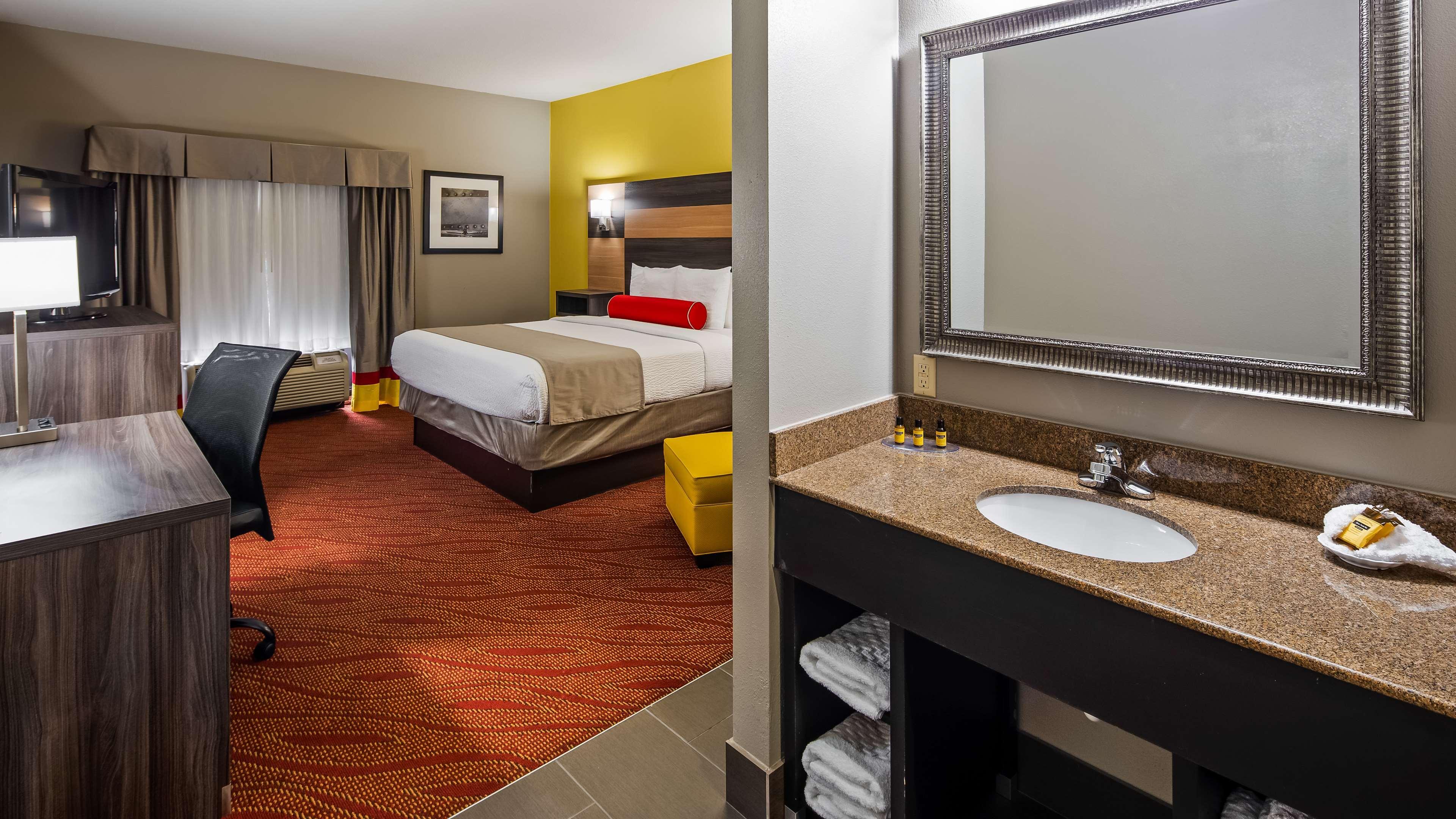 Best Western Plus Midwest City Inn & Suites Exteriör bild