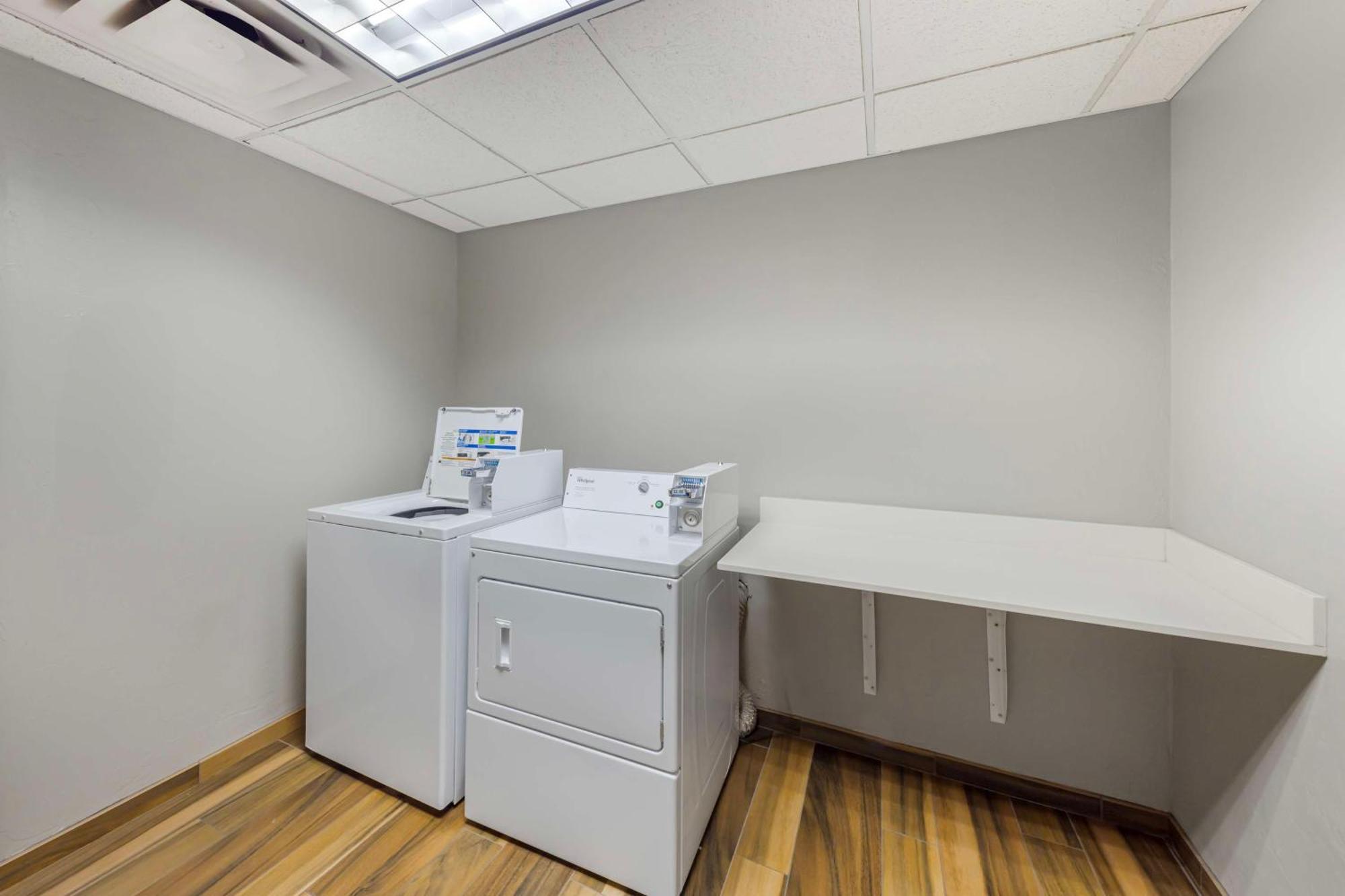 Best Western Plus Midwest City Inn & Suites Exteriör bild