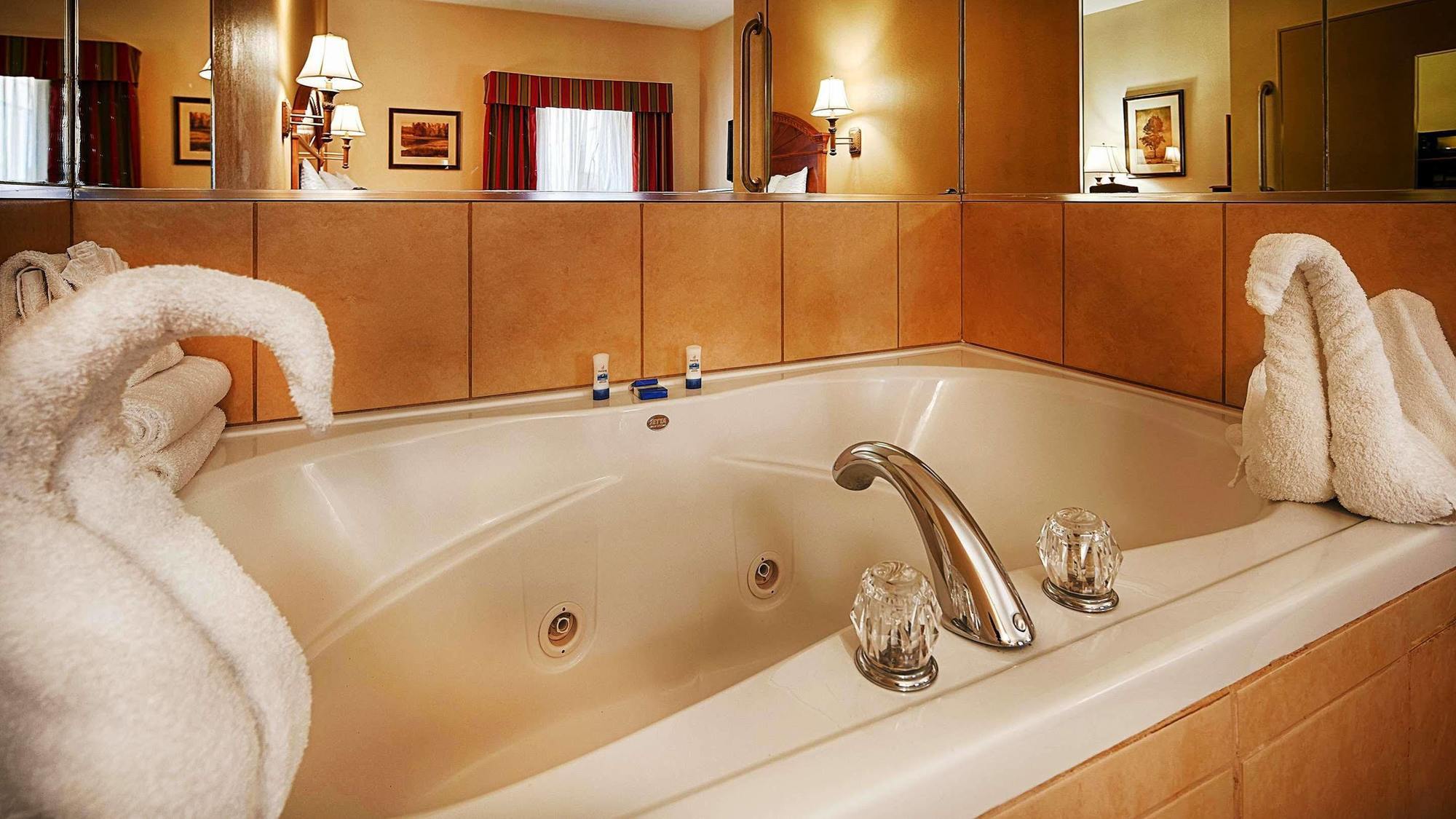 Best Western Plus Midwest City Inn & Suites Exteriör bild